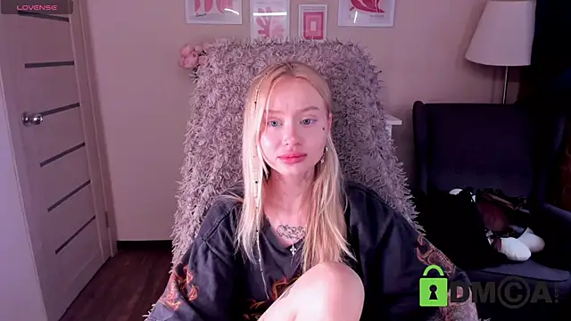 MalenaErnman online show from 03/21/25, 10:39