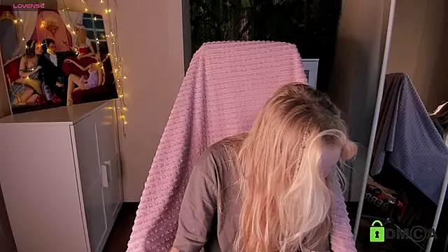 MalenaErnman online show from 10/01/25, 09:36