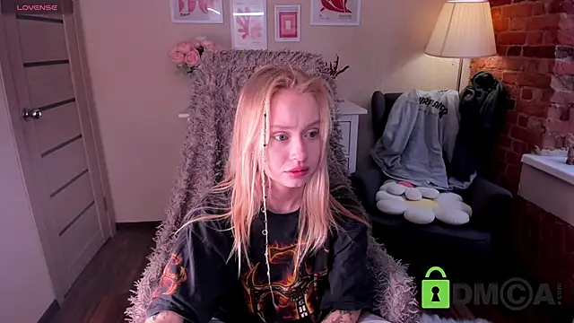 MalenaErnman online show from 03/18/25, 10:28