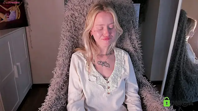 MalenaErnman online show from 10/04/25, 10:39