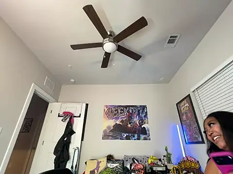 Snapshot of 4EVAGLACIERS chatting on 11/28/25, 04:56 4EVAGLACIERS online show from 11/28/25, 04:56