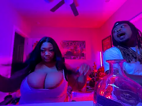 Snapshot of 4EVAGLACIERS chatting on 11/05/25, 03:09 4EVAGLACIERS online show from 11/05/25, 03:09