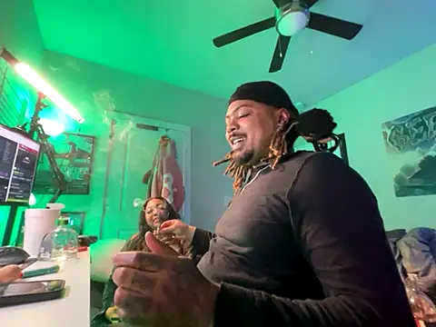 Snapshot of 4EVAGLACIERS chatting on 11/18/25, 02:38 4EVAGLACIERS online show from 11/18/25, 02:38