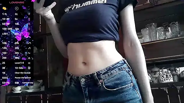 Snapshot of ElizaSwon chatting on 06/05/26, 04:13 ElizaSwon online show from 06/05/26, 04:13