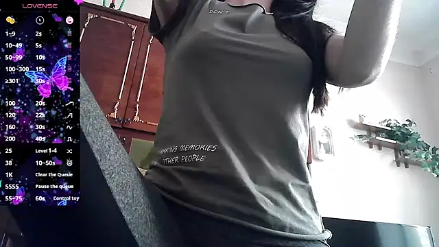 Snapshot of ElizaSwon chatting on 06/18/26, 02:33 ElizaSwon online show from 06/18/26, 02:33