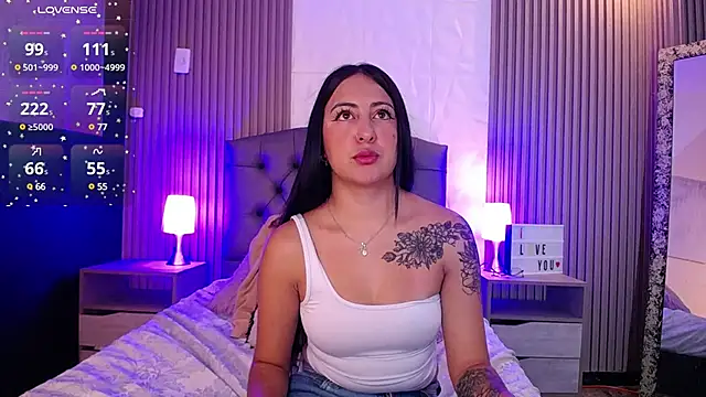 isabella smith  online show from 02/10/25, 01:44