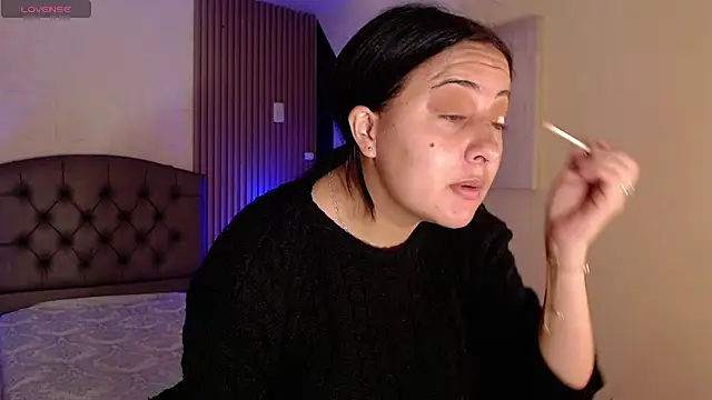 isabella smith  online show from 10/14/25, 05:13