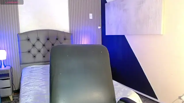 isabella smith  online show from 09/24/25, 07:53
