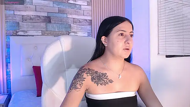 isabella smith  online show from 09/22/25, 07:42