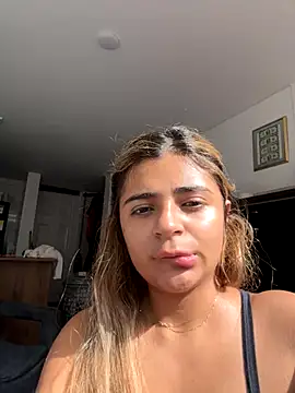 Snapshot of pamell_col chatting on 10/22/25, 01:43 pamell col online show from 10/22/25, 01:43