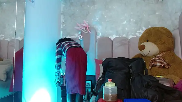 puca ebony online show from 11/03/25, 12:31