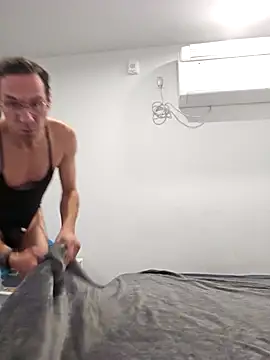 Iliketocooksquirt25 online show from 12/18/25, 11:30