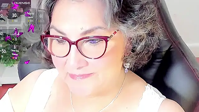 Snapshot of cataleya_mom chatting on 10/14/25, 04:02 cataleya mom online show from 10/14/25, 04:02