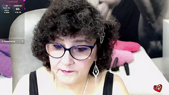 Snapshot of cataleya_mom chatting on 03/17/25, 12:32 cataleya mom online show from 03/17/25, 12:32