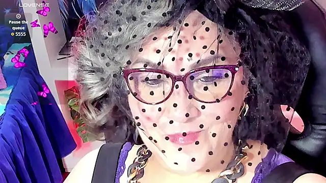 cataleya mom online show from 10/31/25, 10:49