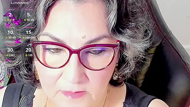 Snapshot of cataleya_mom chatting on 10/13/25, 03:30 cataleya mom online show from 10/13/25, 03:30