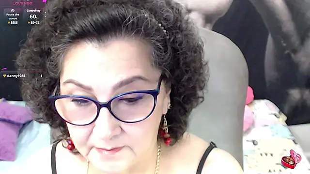 Snapshot of cataleya_mom chatting on 03/06/25, 12:32 cataleya mom online show from 03/06/25, 12:32
