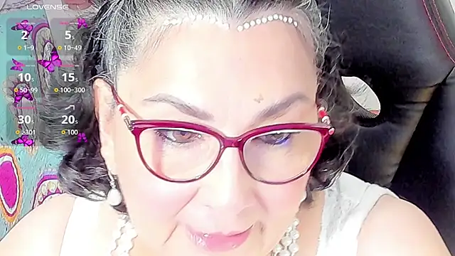 Snapshot of cataleya_mom chatting on 10/11/25, 02:01 cataleya mom online show from 10/11/25, 02:01