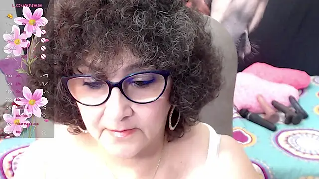 Snapshot of cataleya_mom chatting on 03/21/25, 01:45 cataleya mom online show from 03/21/25, 01:45