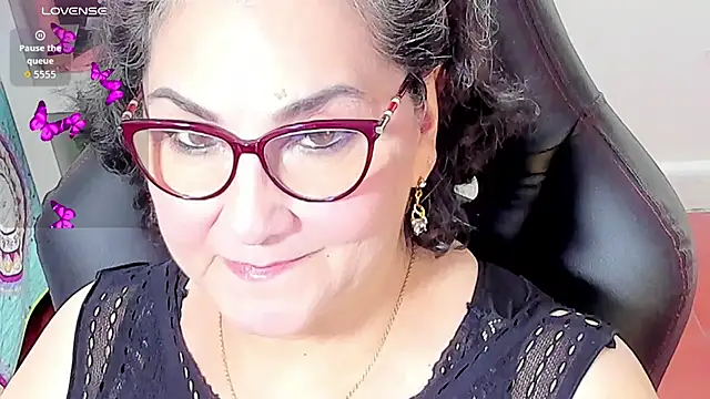 Snapshot of cataleya_mom chatting on 10/19/25, 04:15 cataleya mom online show from 10/19/25, 04:15