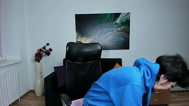 Silvia Wallec online show from 09/28/25, 05:53