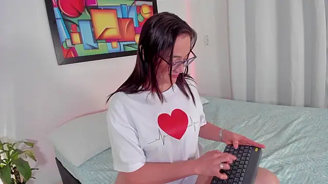 Jessica Herrera  online show from 03/24/26, 10:21