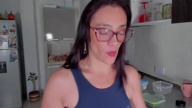 Jessica Herrera  online show from 11/17/25, 10:47