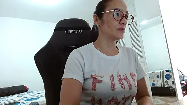 Jessica Herrera  online show from 11/04/25, 05:39