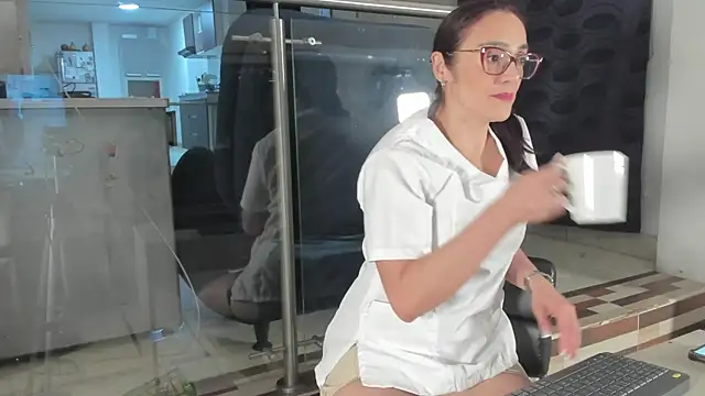 Jessica Herrera  online show from 11/21/25, 10:53