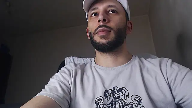 Snapshot of henryaxe chatting on 06/25/26, 03:17 henryaxe online show from 06/25/26, 03:17