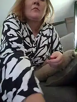 lady charlyne online show from 11/03/25, 01:15