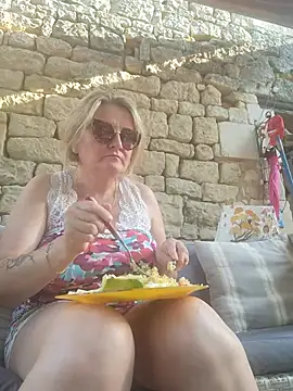 Snapshot of lady_charlyne chatting on 06/26/26, 05:41 lady charlyne online show from 06/26/26, 05:41