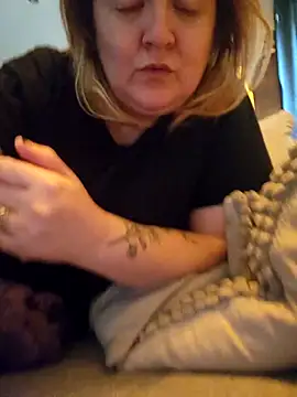 Snapshot of lady_charlyne chatting on 11/19/25, 09:42 lady charlyne online show from 11/19/25, 09:42