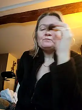 lady charlyne online show from 01/08/25, 08:38