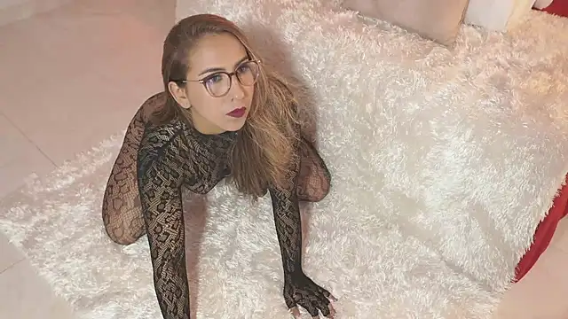 Sofia Cooper  online show from 10/10/25, 07:47