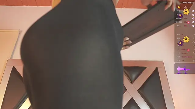 Sofia Cooper  online show from 11/06/25, 07:40