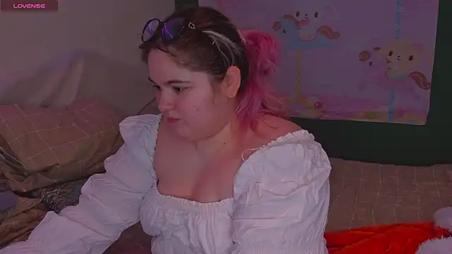 Snapshot of Freakcute_ chatting on 02/27/25, 05:26 Freakcute online show from 02/27/25, 05:26