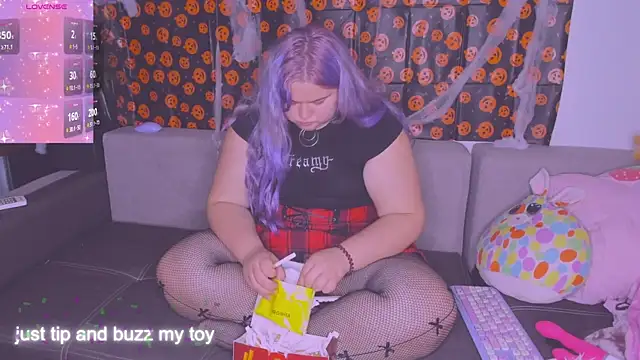 Freakcute  online show from 10/25/25, 05:13