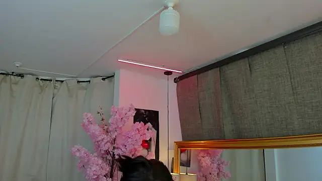 IsseyMz online show from 12/25/24, 07:35