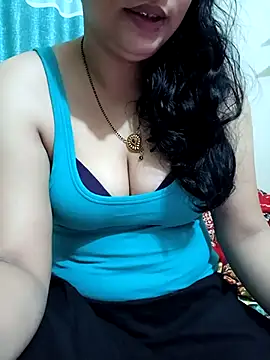 Snapshot of Priya_Boudi chatting on 03/22/25, 01:08 Priya Boudi online show from 03/22/25, 01:08