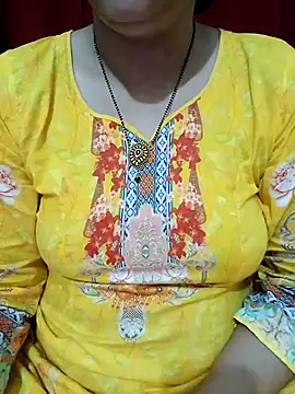 Snapshot of Priya_Boudi chatting on 02/28/25, 04:10 Priya Boudi online show from 02/28/25, 04:10