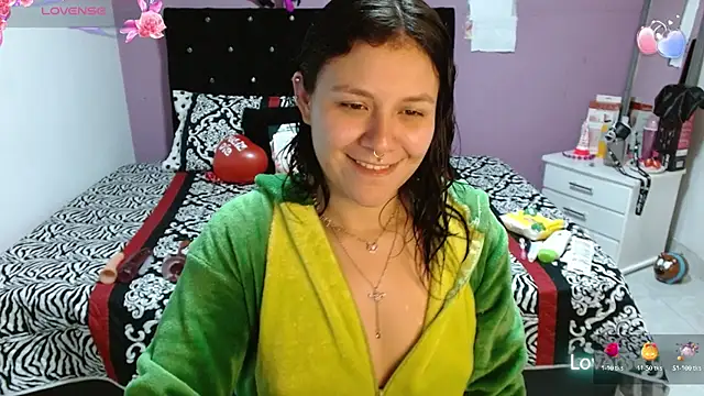 Snapshot of soniafuckboobs chatting on 03/19/25, 09:48 soniafuckboobs online show from 03/19/25, 09:48