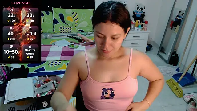 Snapshot of soniafuckboobs chatting on 06/18/26, 12:32 soniafuckboobs online show from 06/18/26, 12:32