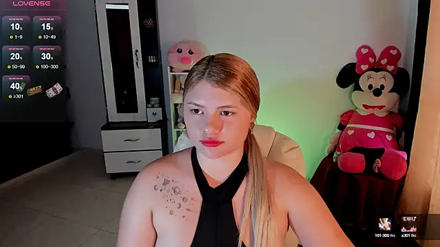 Snapshot of chloejones__ chatting on 03/03/25, 09:15 chloejones online show from 03/03/25, 09:15