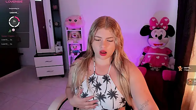 Snapshot of chloejones__ chatting on 02/25/25, 06:55 chloejones online show from 02/25/25, 06:55