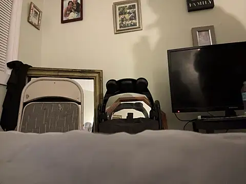 Snapshot of punani4johnny chatting on 01/11/25, 11:24 punani4johnny online show from 01/11/25, 11:24