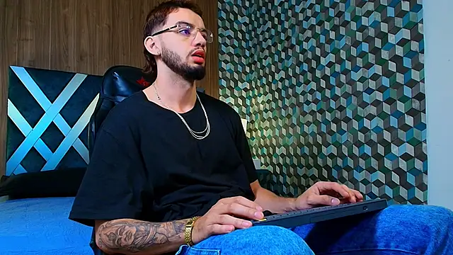 Michael magno online show from 10/15/25, 06:38