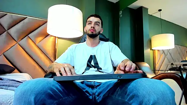 Michael magno online show from 10/16/25, 08:39