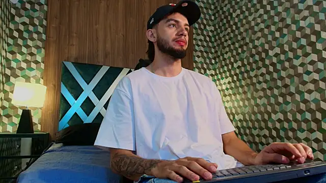 Michael magno online show from 11/18/25, 05:27