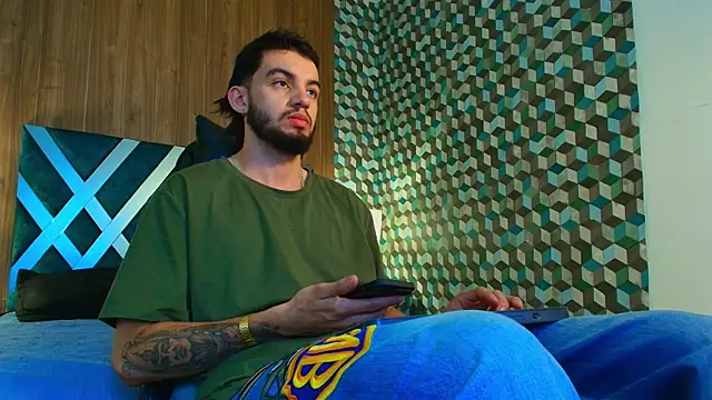 Michael magno online show from 10/25/25, 08:31